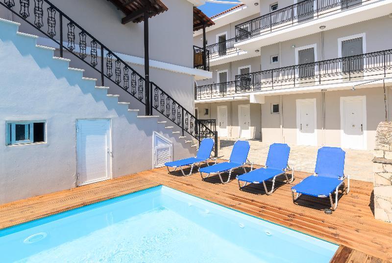 Karras Livin Apartment Laganas